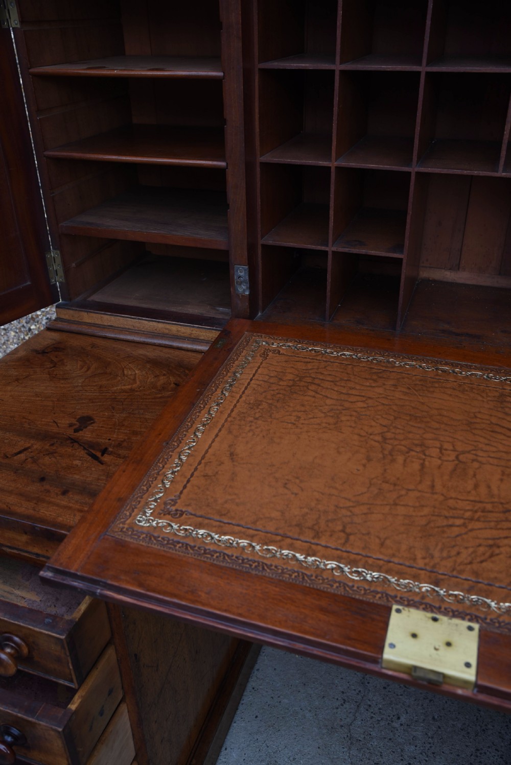 An rare country house estate desk View XXIV