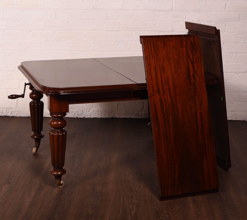 Victorian Mahogany extending 2 leaf dining table 