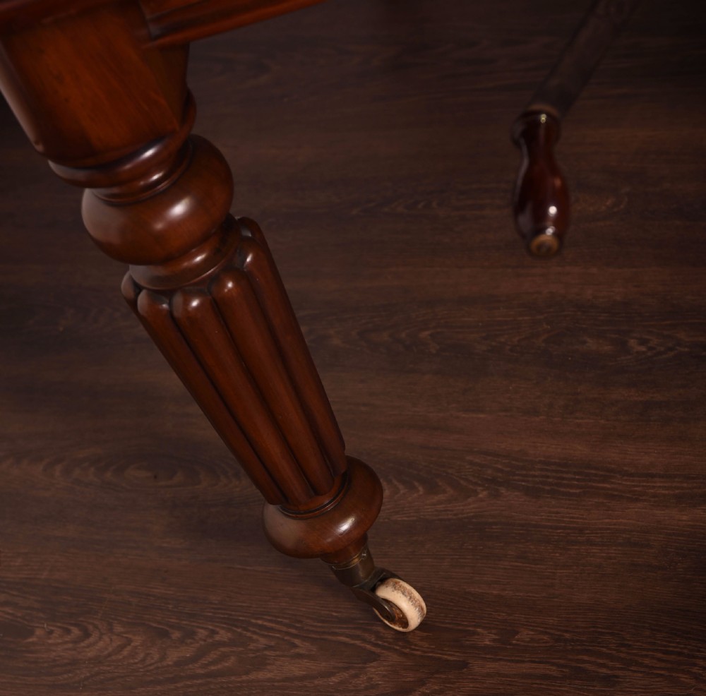 Victorian Mahogany extending 2 leaf dining table  View IV