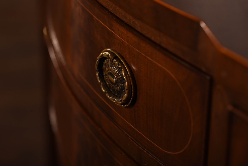 Stunning Quality Mahogany serpentine sideboard  View XII