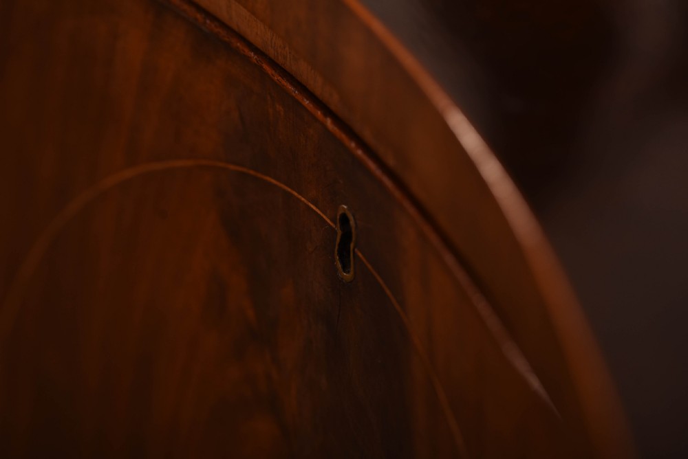 Stunning Quality Mahogany serpentine sideboard  View XIII