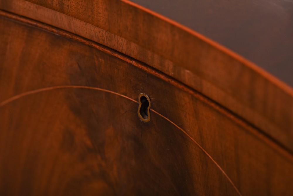 Stunning Quality Mahogany serpentine sideboard  View XIV