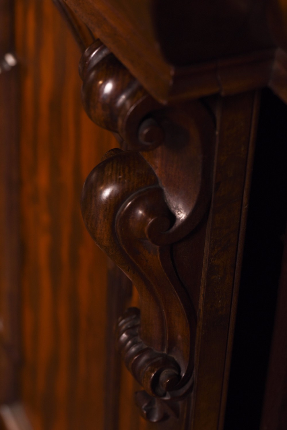 Superb Victorian mahogany Scottish pedestal sideboard  View VI