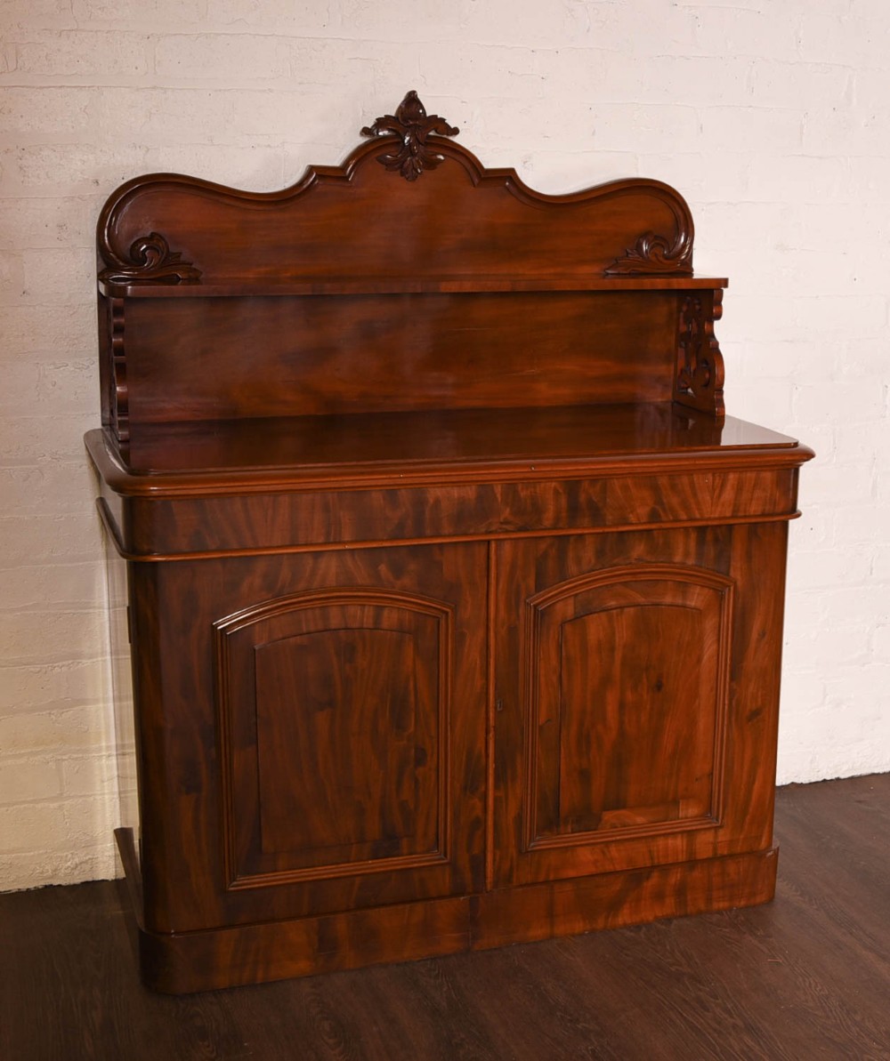 Victorian Mahogany 2 door sideboard 