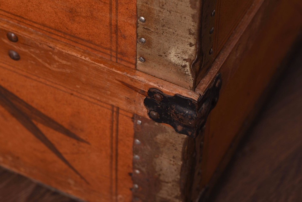 an original Leather dome top trunk  View VII