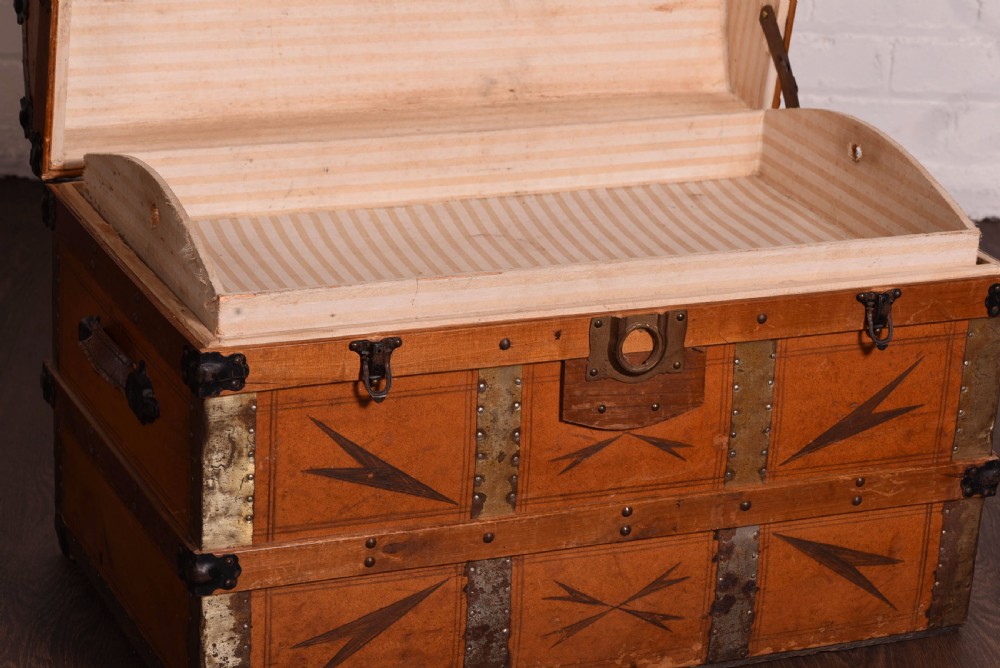 an original Leather dome top trunk  View VIII