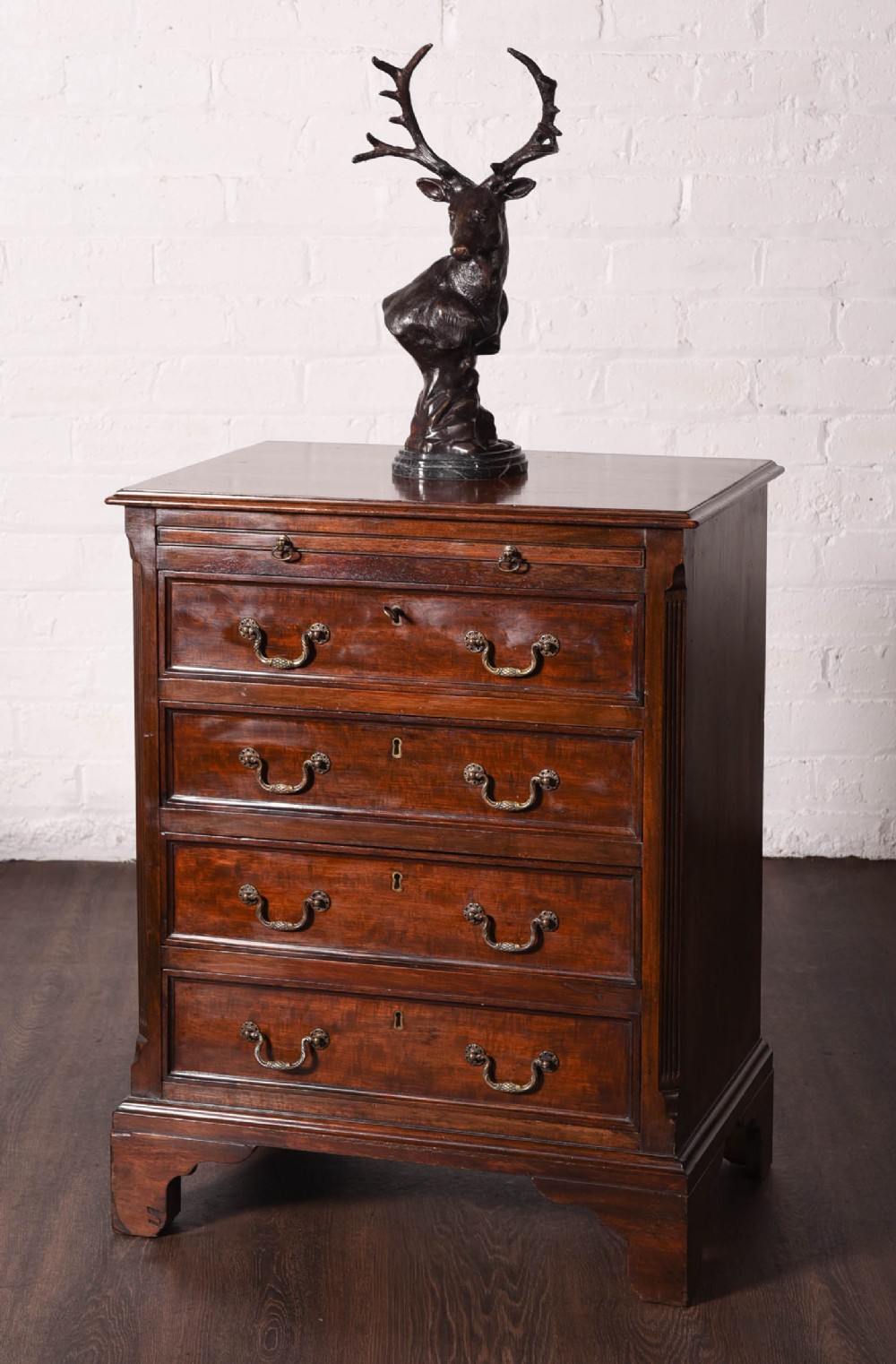 Neat Quality Mahogany Bachelor Chest of Drawers 