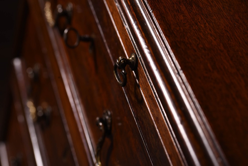 Neat Quality Mahogany Bachelor Chest of Drawers  View VI