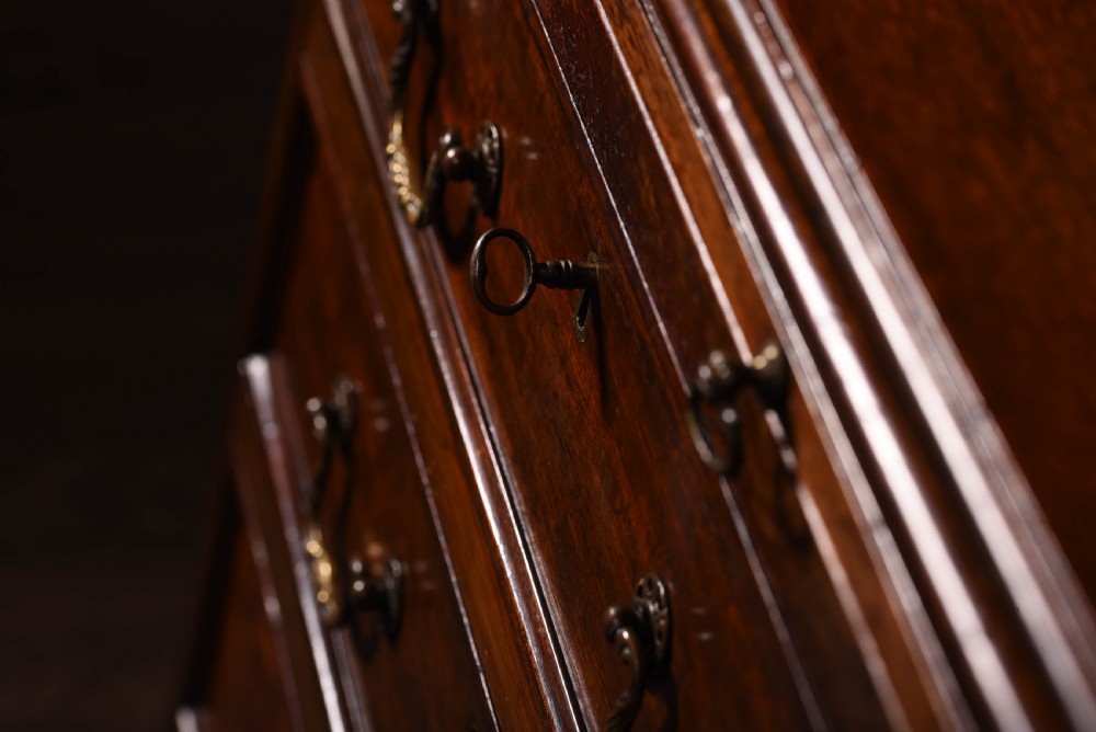 Neat Quality Mahogany Bachelor Chest of Drawers  View VII