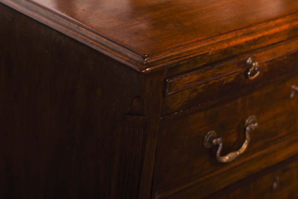 Neat Quality Mahogany Bachelor Chest of Drawers  View XIV