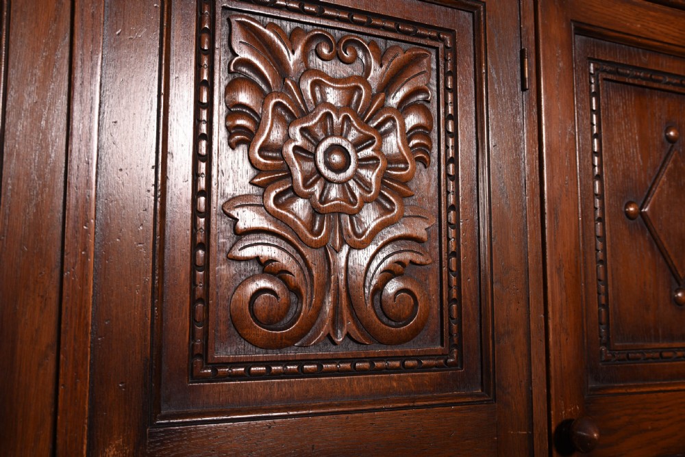 Carved oak 5 piece bedroom suite  View IX