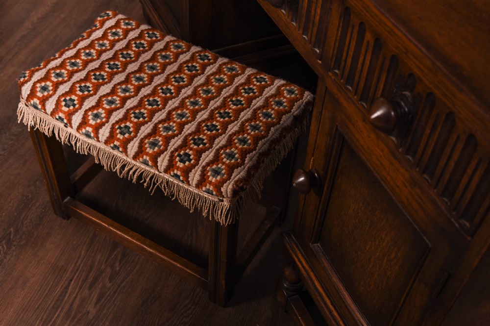 Carved oak 5 piece bedroom suite  View XVIII