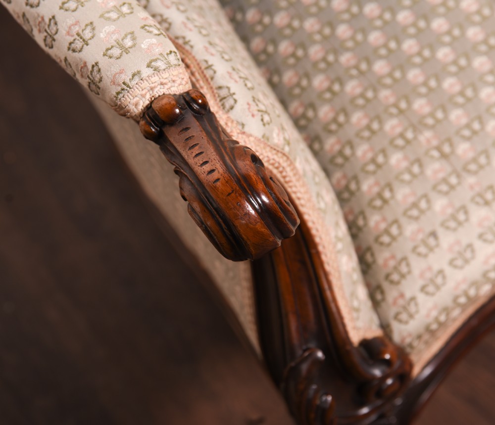 Stunning Victorian carved mahogany settee   View II