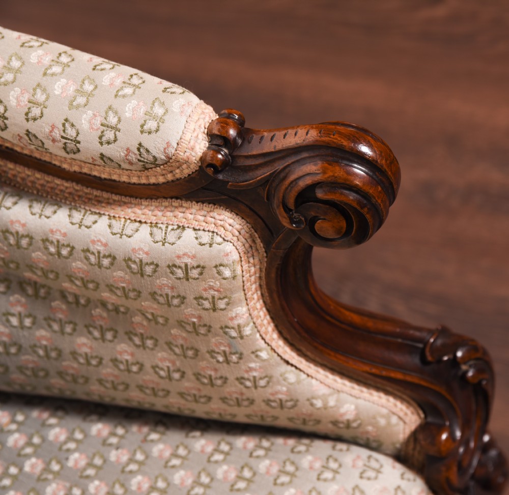 Stunning Victorian carved mahogany settee   View V