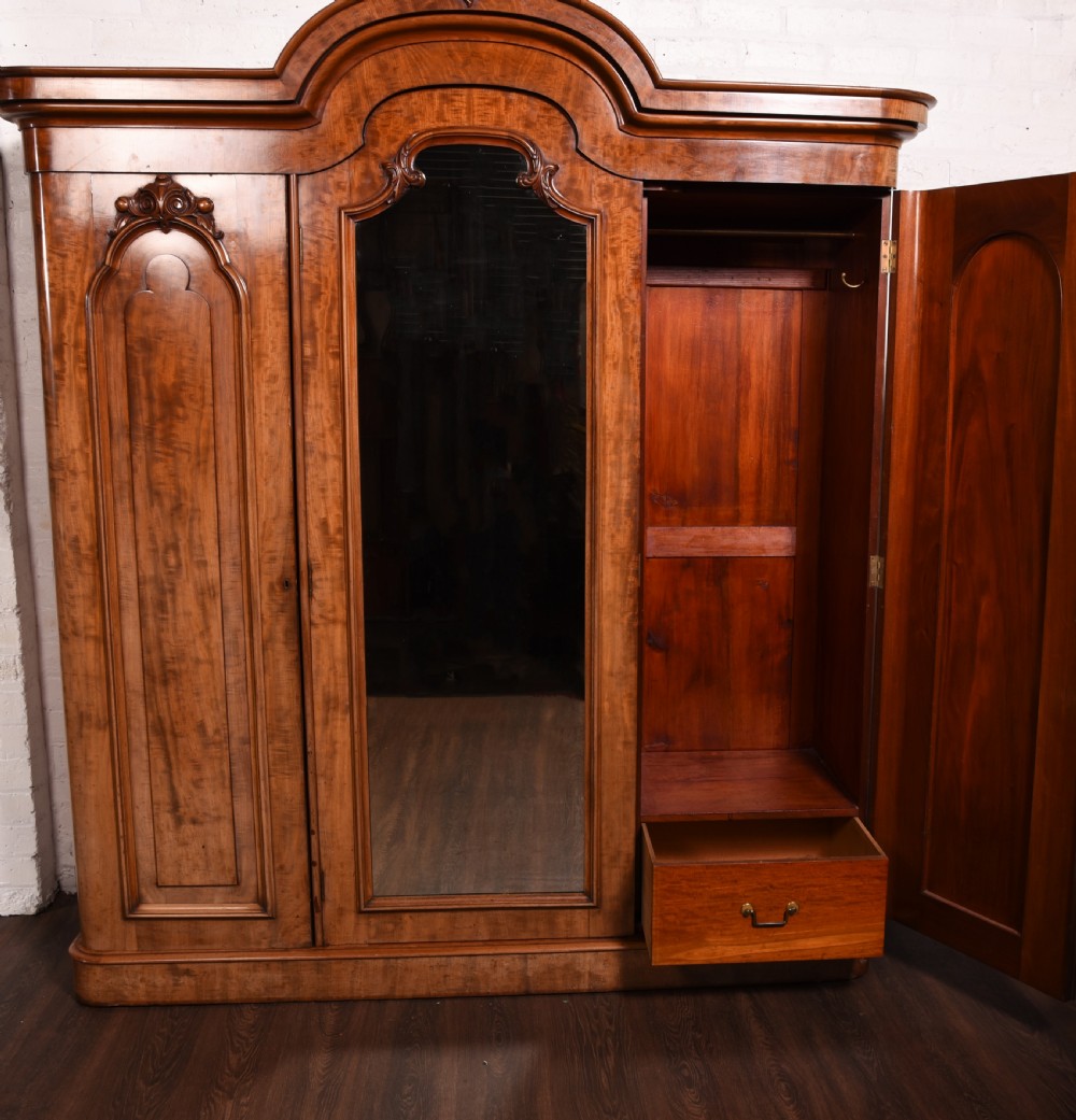 Outstanding Victorian carved Mahogany 3 door wardrobe View IV