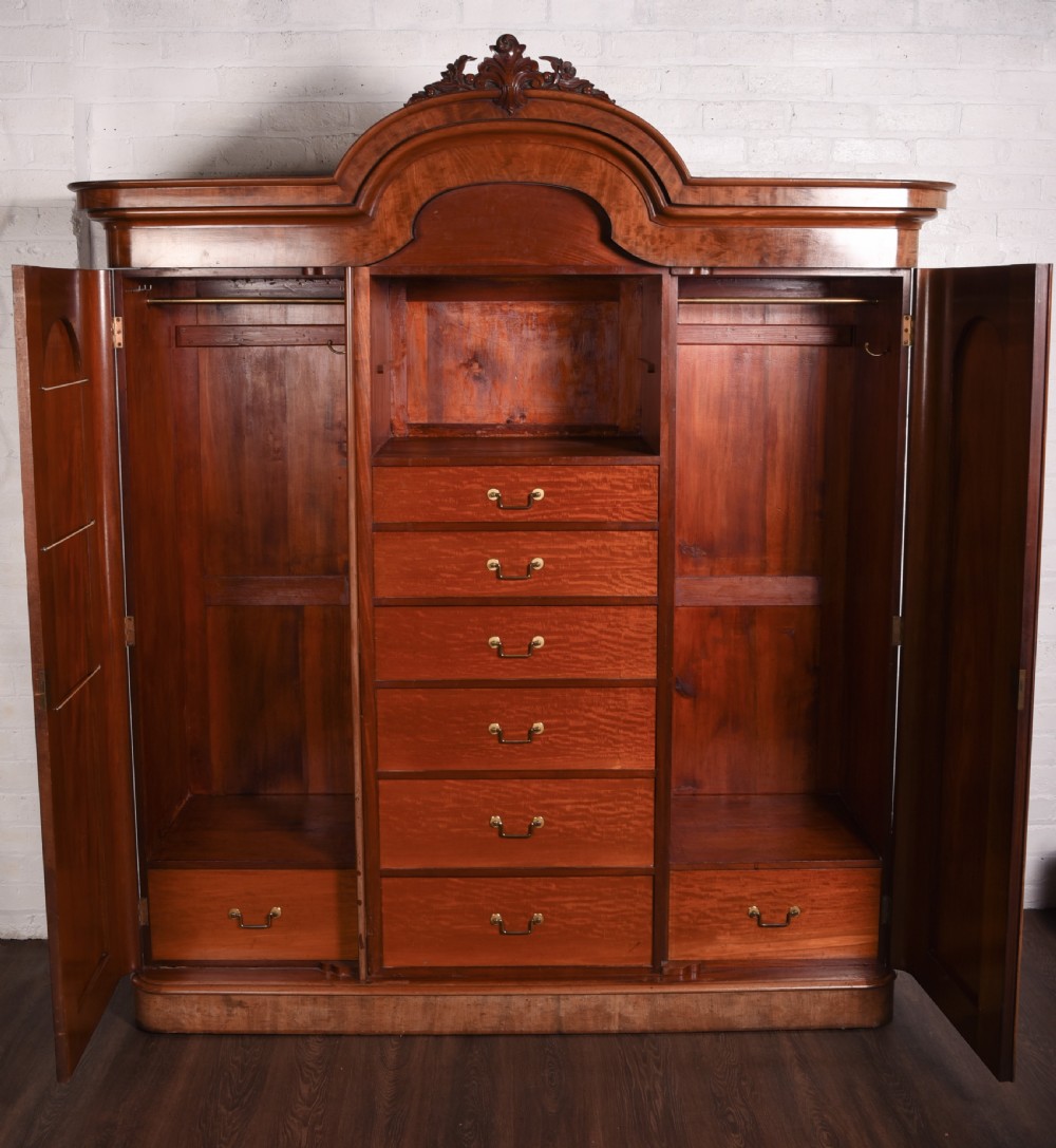 Outstanding Victorian carved Mahogany 3 door wardrobe View XI