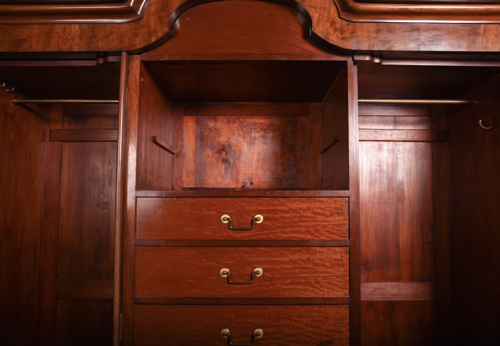 Outstanding Victorian carved Mahogany 3 door wardrobe View XII