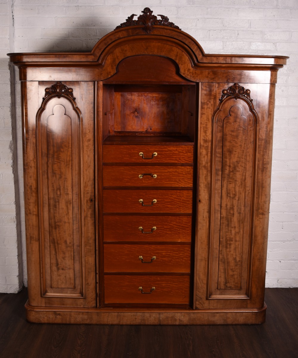 Outstanding Victorian carved Mahogany 3 door wardrobe View XV