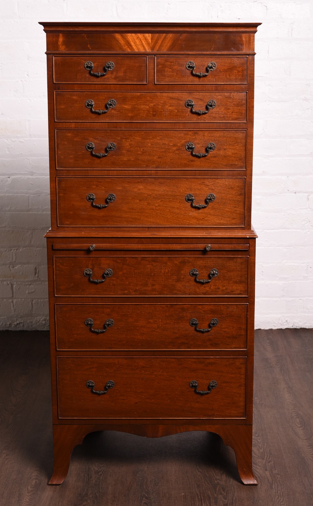 Outstanding Quality Edwardian Mahogany chest on chest of neat proportions 
