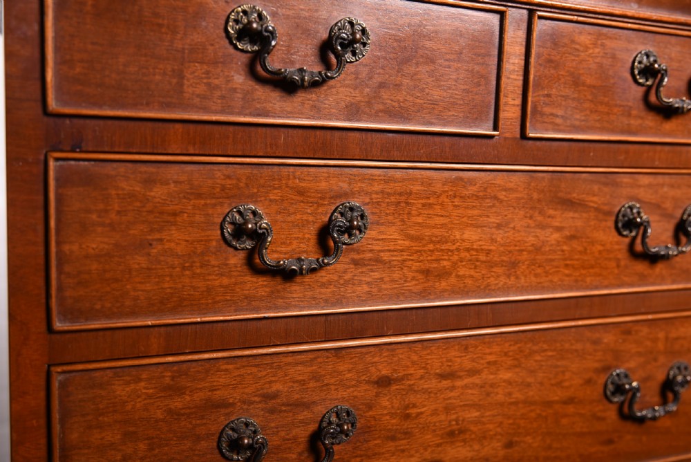 Outstanding Quality Edwardian Mahogany chest on chest of neat proportions  View III