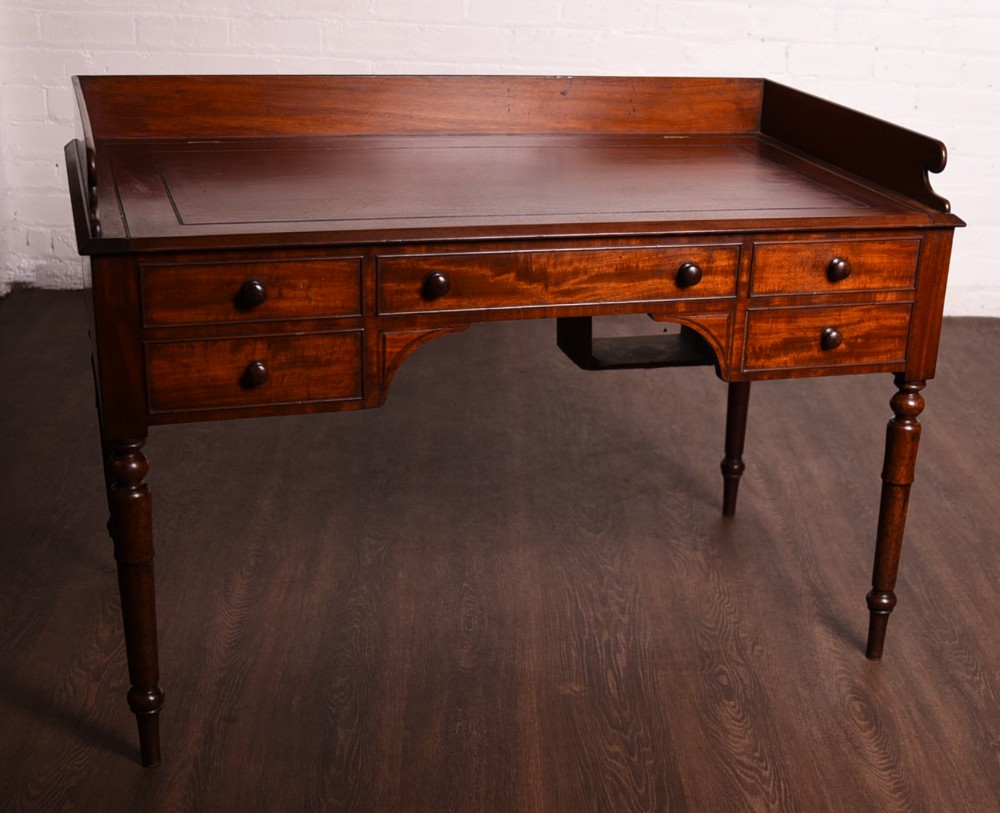 Victorian Elegant Country house Mahogany Washstand