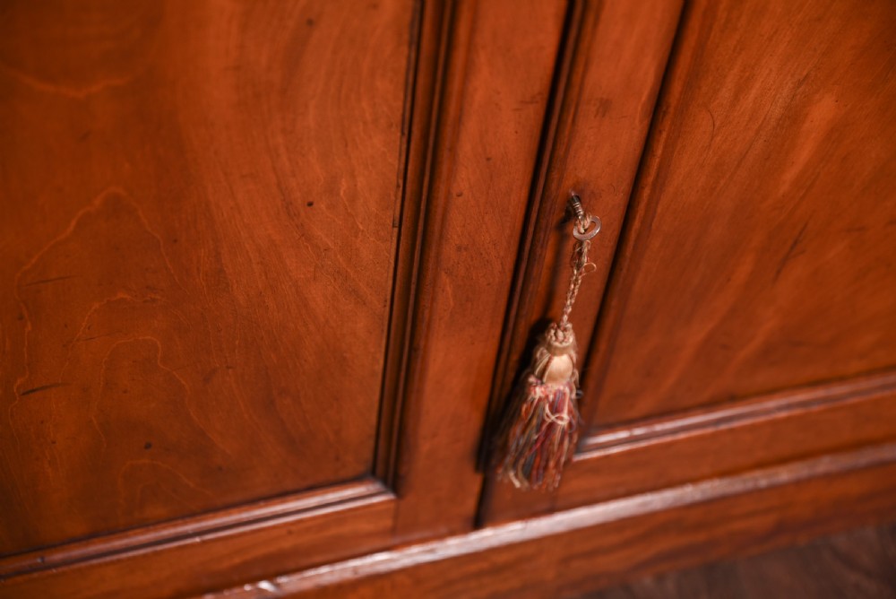 Victorian Qaulity Mahogany 2 door cabinet bookcase  View V