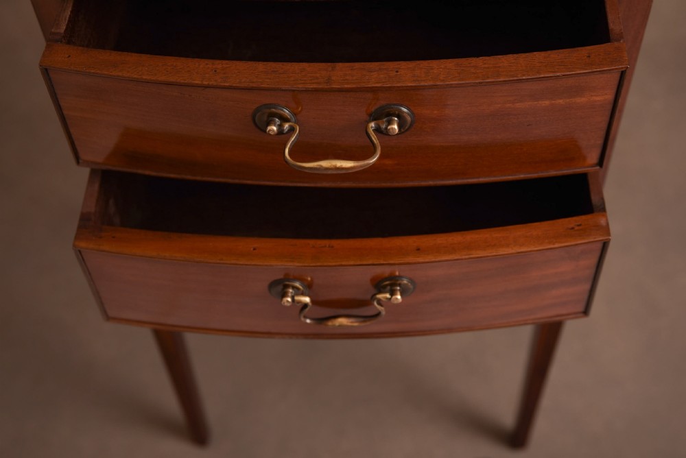 Lovely Edwardian mahogany side table  View VIII