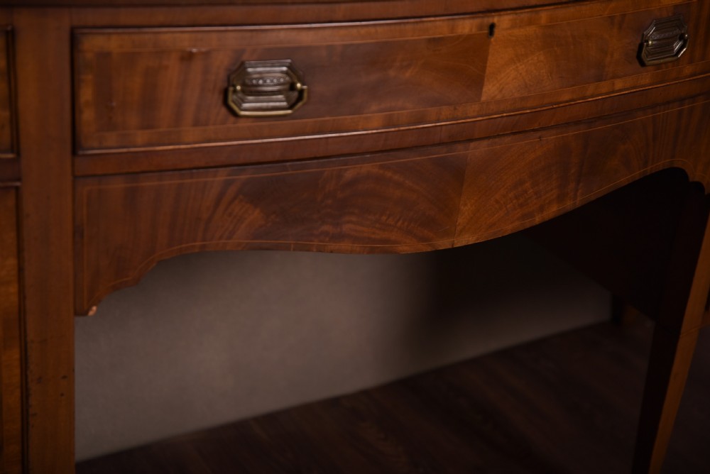 Stunning 19th Century serpentine Mahogany Sideboard   View VII