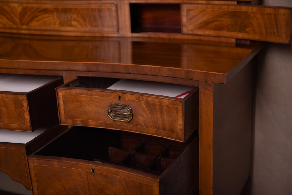 Stunning 19th Century serpentine Mahogany Sideboard   View X