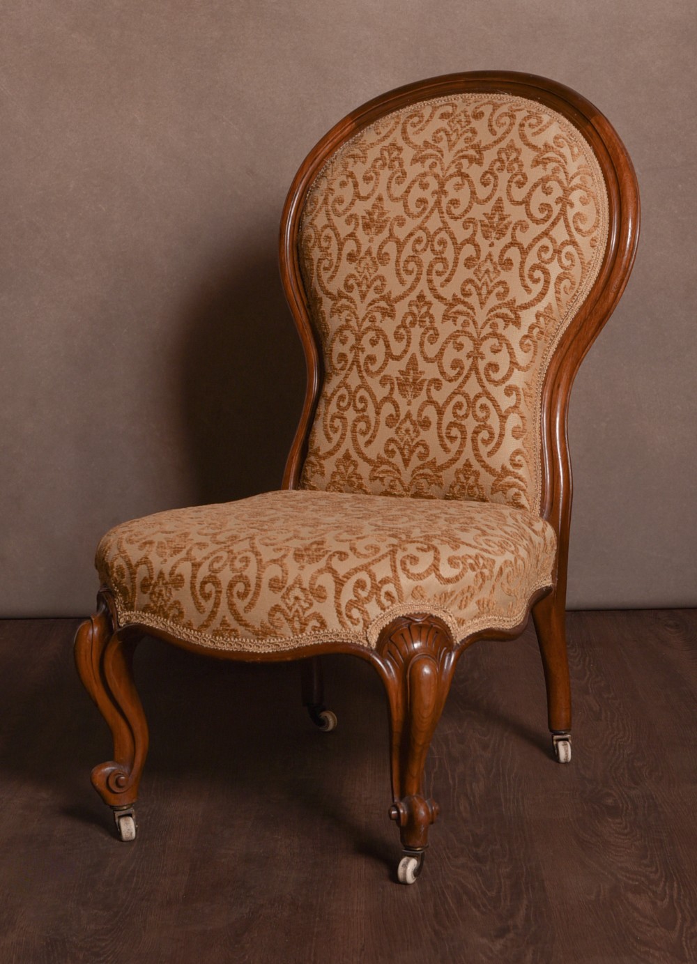 Victorian Walnut spoon back nursing chair 