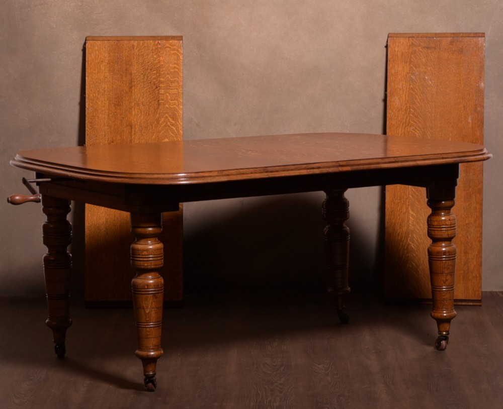 Victorian oak Extending table with 2 leaves 