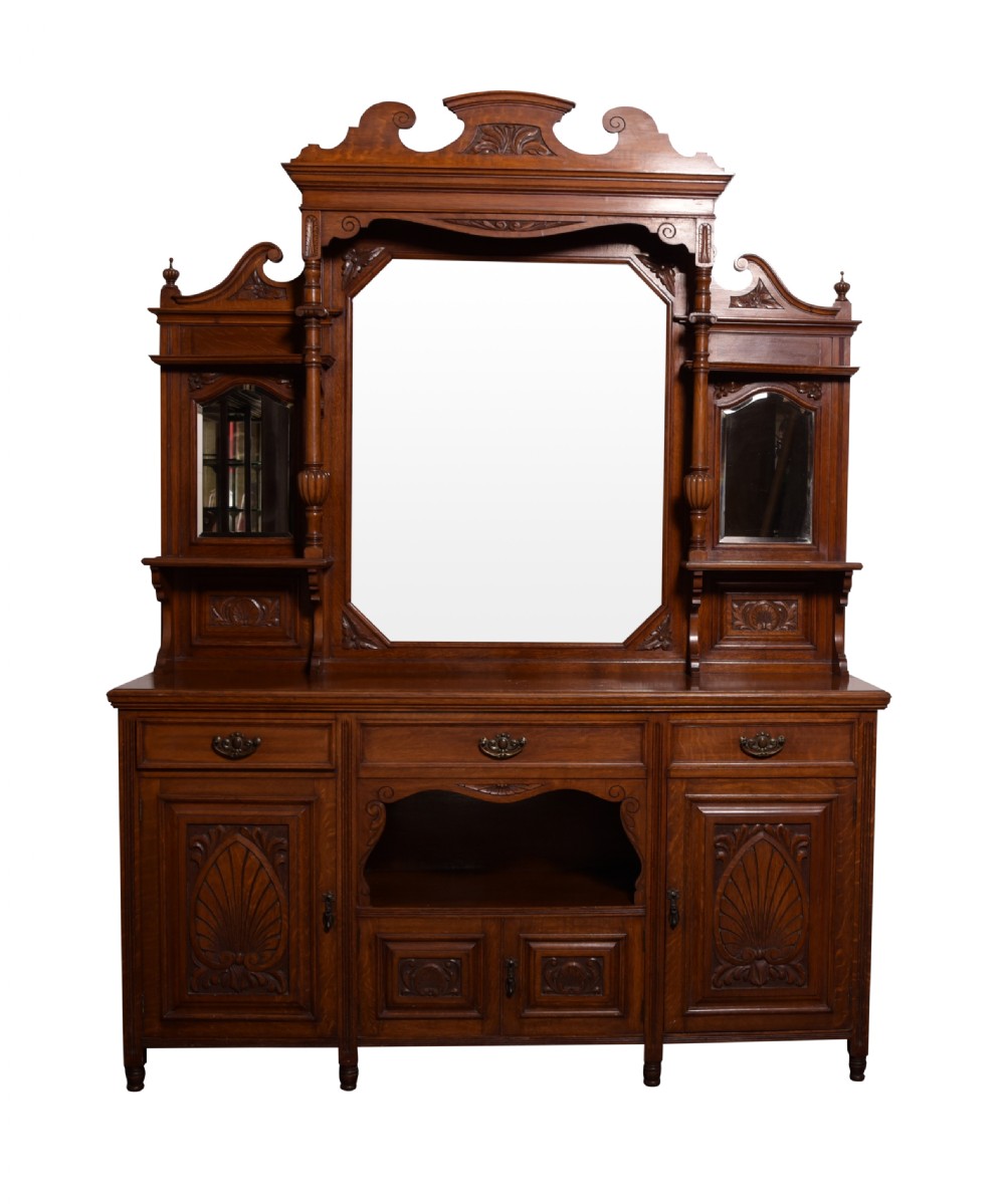 Handsome Edwardian Carved oak mirror back sideboard 