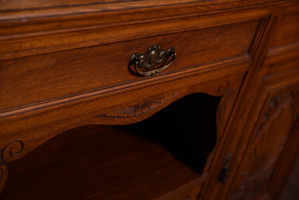 Handsome Edwardian Carved oak mirror back sideboard  View IV