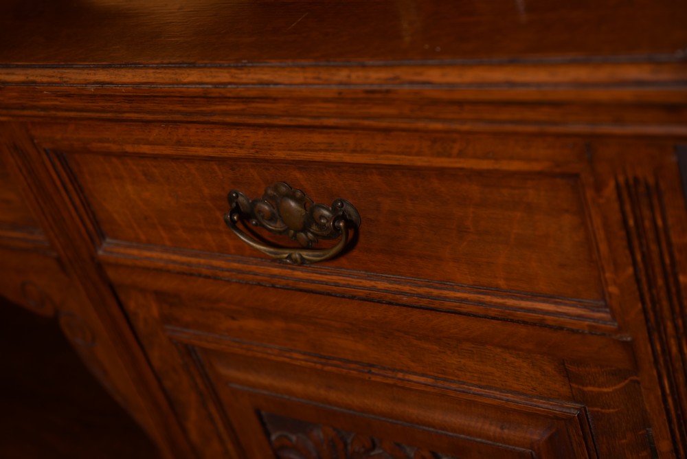 Handsome Edwardian Carved oak mirror back sideboard  View IX