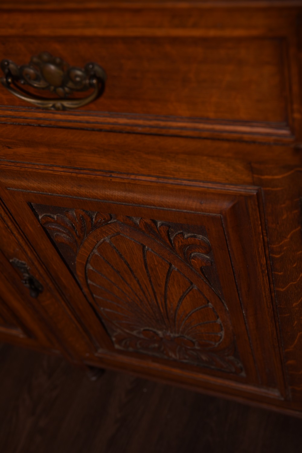 Handsome Edwardian Carved oak mirror back sideboard  View X
