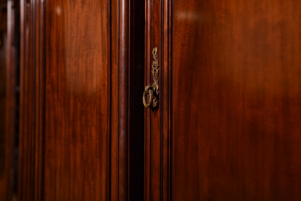 Exhibition Quality Edwardian breakfront Mahogany Wardrobe   View VI