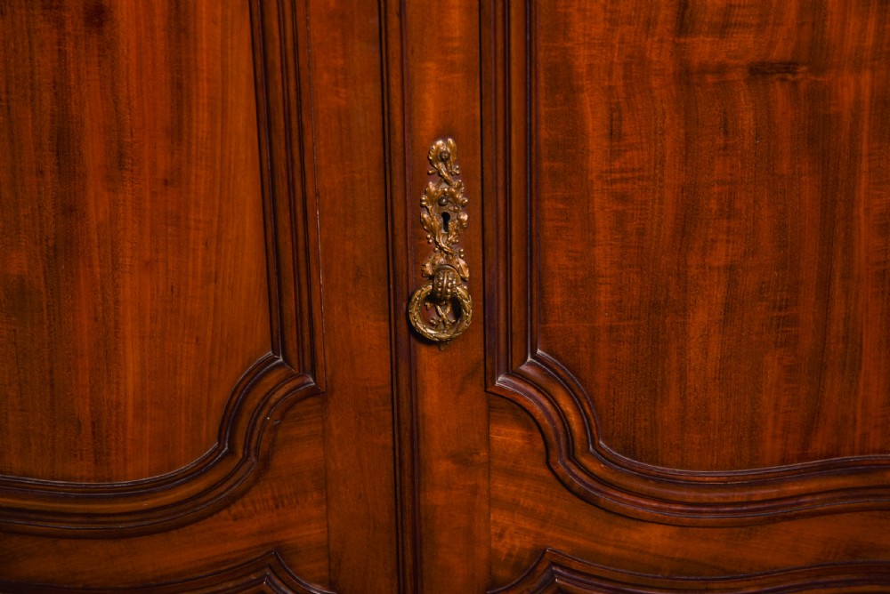 Exhibition Quality Edwardian breakfront Mahogany Wardrobe   View XVIII