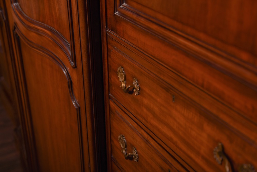 Exhibition Quality Edwardian breakfront Mahogany Wardrobe   View XXV