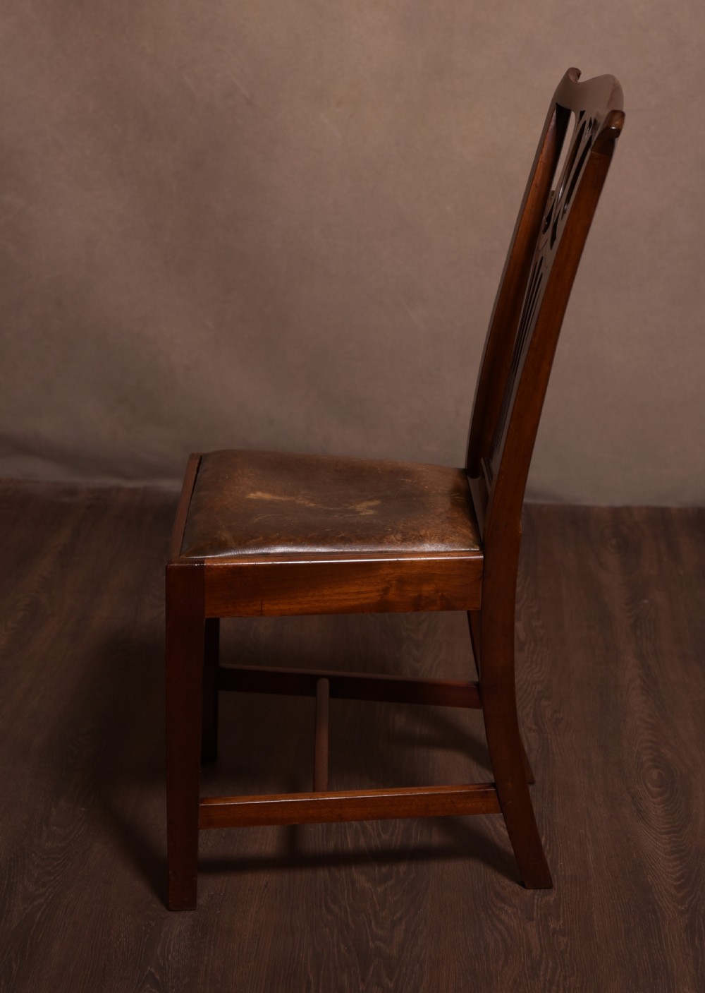 Handsome set o 6 Chippendale design mahogany dining room chairs View VII