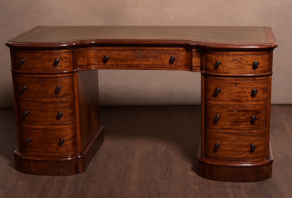 Superb Victorian Mahogany pedestal desk 
