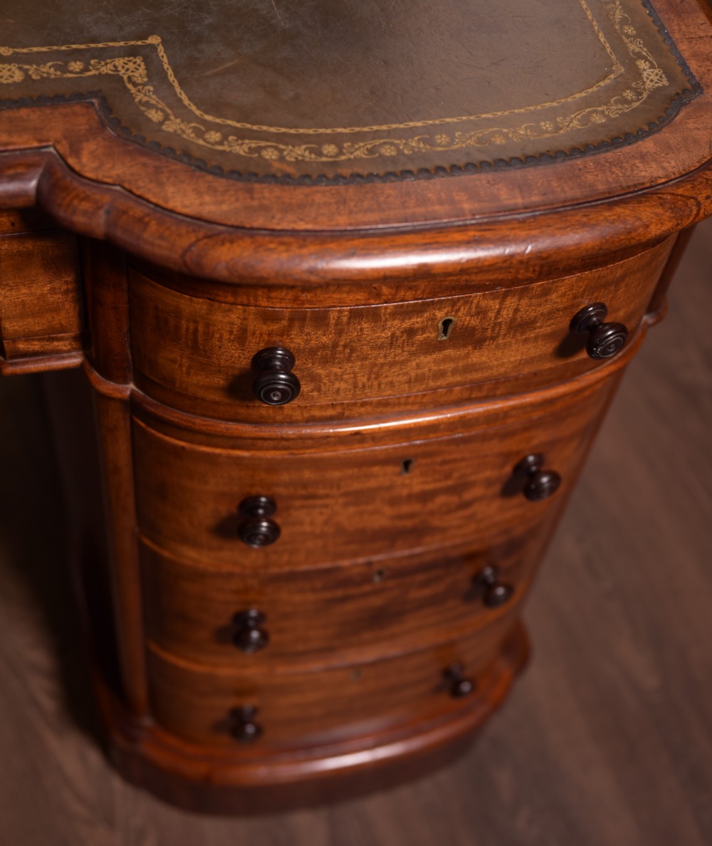 Superb Victorian Mahogany pedestal desk  View VII
