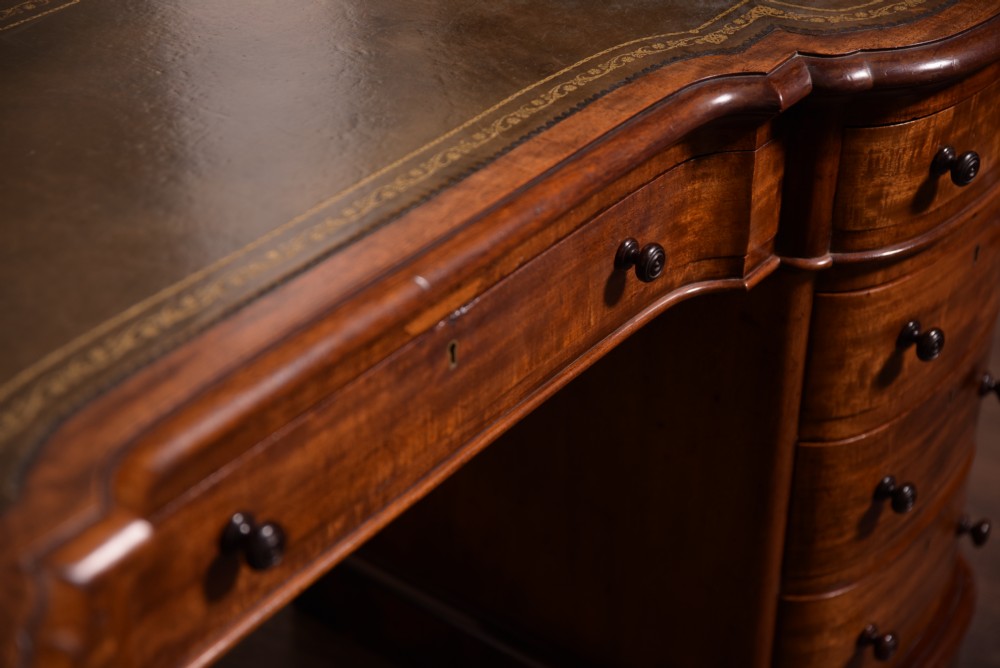 Superb Victorian Mahogany pedestal desk  View VIII