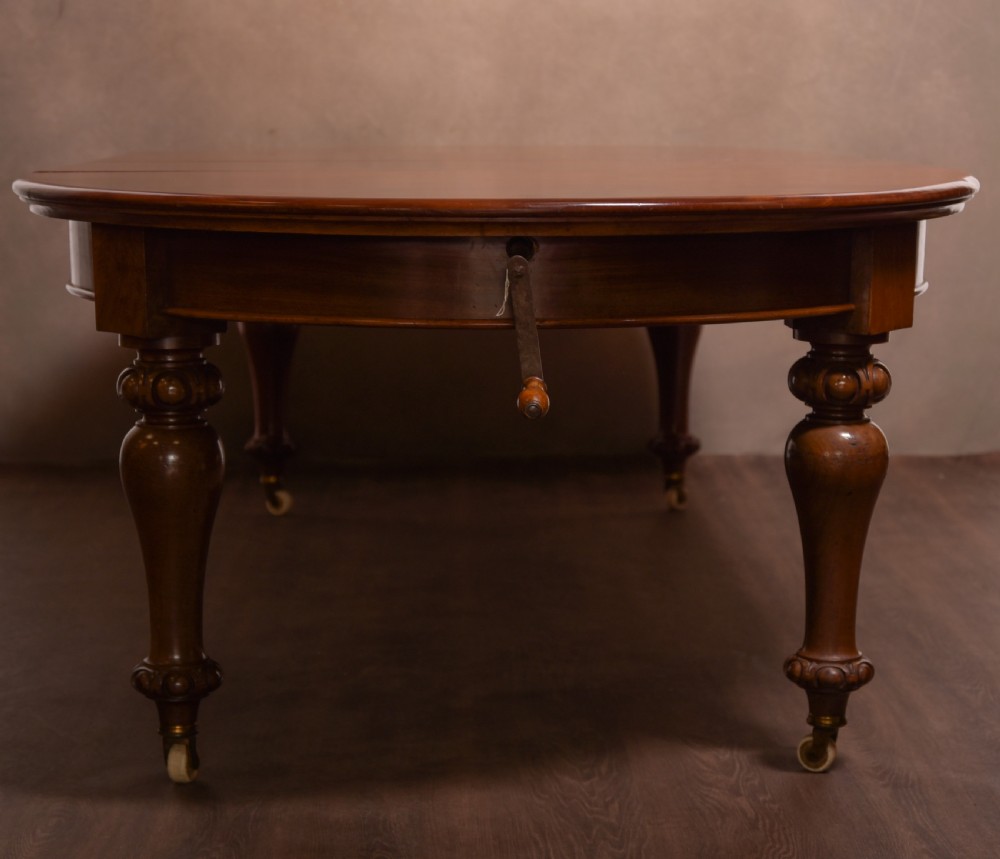 Fabulous Victorian mahogany extending table  View VIII
