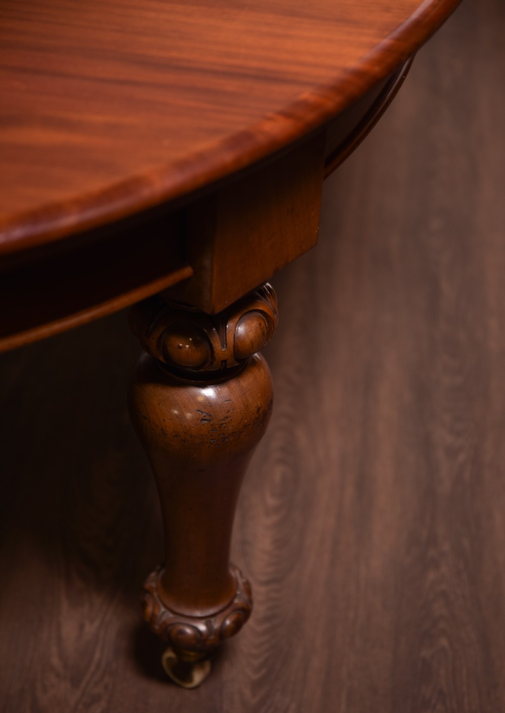 Fabulous Victorian mahogany extending table  View XV