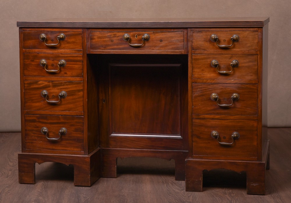 19th century Mahogany Knee hole desk 