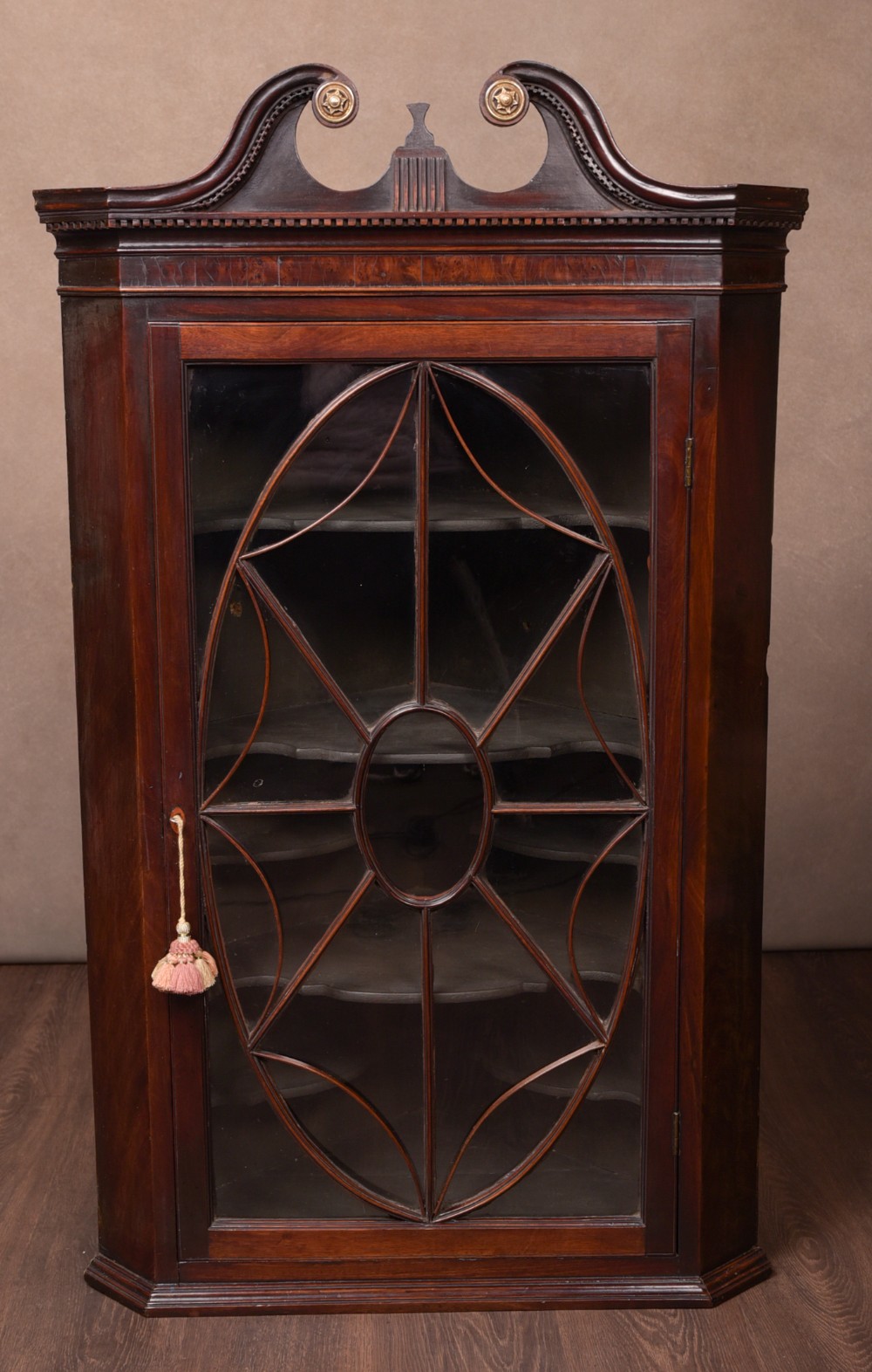 Stunning Georgian Hanging Mahogany corner cabinet 