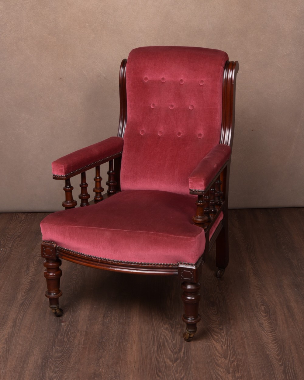 Victorian Mahogany Gentleman's arm chair