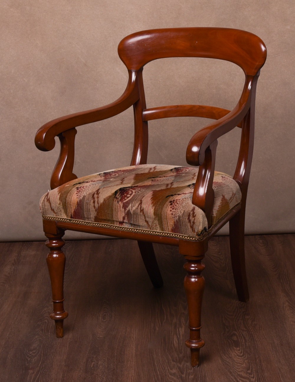 Superb Victorian mahogany desk chair