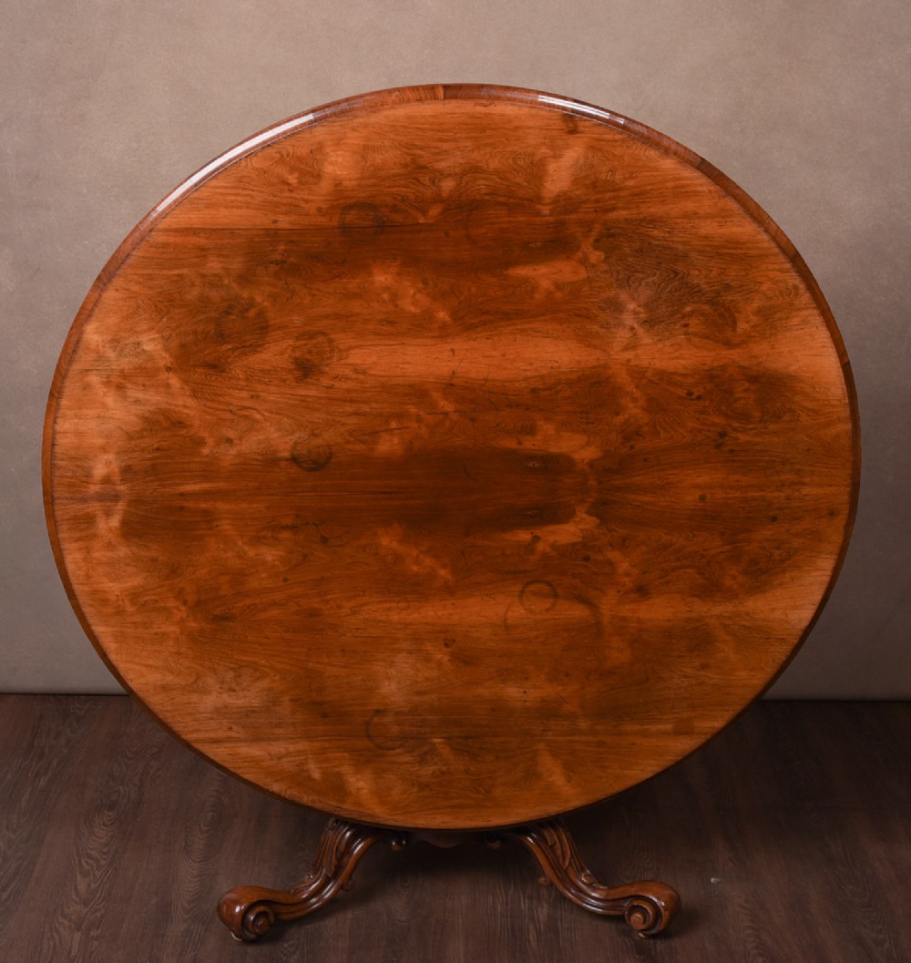 Beautiful Victorian Rosewwod round snap top  table