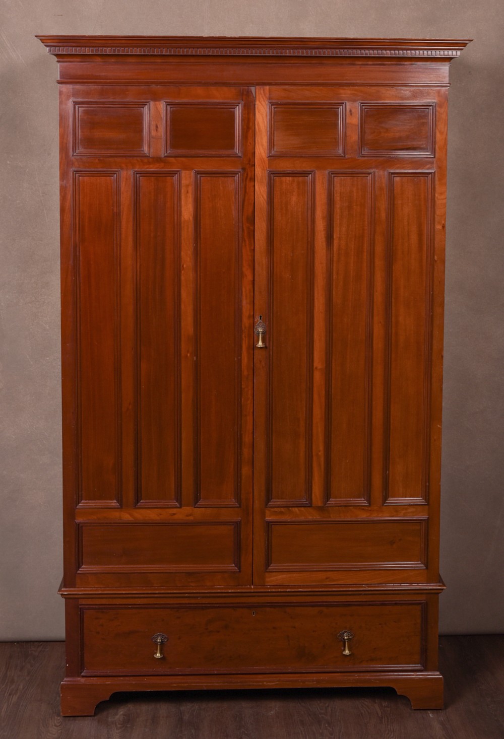Stunning Quality Edwardian mahogany 2 door Wardrobe 